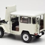 Toyota Land Cruiser FJ40 Van Blanco Kyosho 1:18 08971W - image 5 of 8