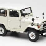 Toyota Land Cruiser FJ40 Van Blanco Kyosho 1:18 08971W - image 6 of 8