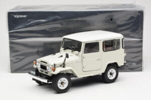 Toyota Land Cruiser FJ40 Van Blanco Kyosho 1:18 08971W Metal - imagen 8 de 8
