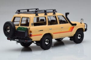 Toyota Land Cruiser 60 Beige Con Piezas Opcionales Kyosho 1:18 08956XBE Metal - imagen 3 de 12