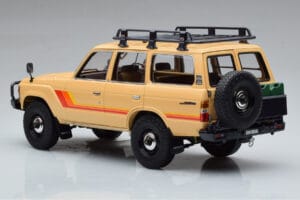 Toyota Land Cruiser 60 Beige Con Piezas Opcionales Kyosho 1:18 08956XBE Metal - imagen 6 de 12