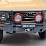 Toyota Land Cruiser 60 Beige Con Piezas Opcionales Kyosho 1:18 - image 9 of 12