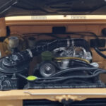 Toyota Land Cruiser 60 Beige Con Piezas Opcionales Kyosho 1:18 - image 10 of 12