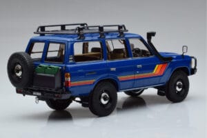 Toyota Land Cruiser 60 Azul Con Piezas Opcionales Kyosho 1:18 08956XBL Metal - imagen 3 de 11