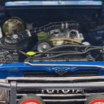 Toyota Land Cruiser 60 Azul Con Piezas Opcionales Kyosho 1:18 - image 9 of 11