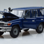 Toyota Land Cruiser J76 Azul Almost Real 1:18 - image 2 of 7