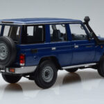 Toyota Land Cruiser J76 Azul Almost Real 1:18 - image 3 of 7