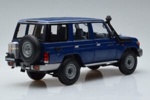Toyota Land Cruiser J76 Azul Almost Real 1:18 870101 Metal - imagen 3 de 7