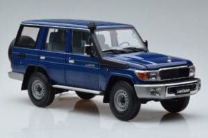 Toyota Land Cruiser J76 Azul Almost Real 1:18 870101 Metal - imagen 5 de 7
