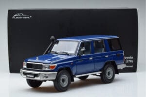 Toyota Land Cruiser J76 Azul Almost Real 1:18 870101 Metal - imagen 7 de 7