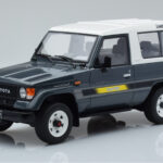 Toyota Land Cruiser LJ73 Gris Otto 1:18