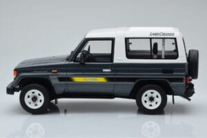 Toyota Land Cruiser LJ73 Gris Otto 1:18 OT437 Resina - imagen 3 de 6