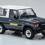 Toyota Land Cruiser LJ73 Gris Otto 1:18 - image 4 of 6