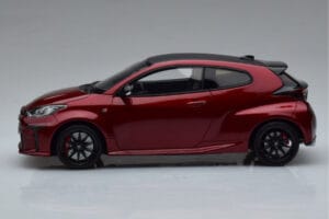 Toyota GR Yaris Rojo Otto 1:18 OT1003 Resina - imagen 3 de 6