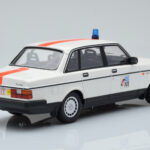 Volvo 240 GL Policía Bélgica Minichamps 1:18 - image 2 of 6