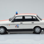 Volvo 240 GL Policía Bélgica Minichamps 1:18 - image 3 of 6