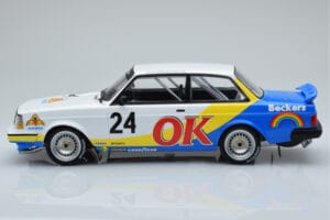 Volvo 240 Turbo Beckers #24 P.G. Andersson Nurburgring 1985 IXO 1:18 18RMC105A Metal - imagen 3 de 6