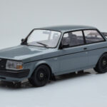 Volvo 240 Turbo Gris IXO 1:18