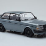Volvo 240 Turbo Gris IXO 1:18 - image 4 of 6