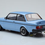Volvo 240 Turbo Azul Claro IXO 1:18 - image 5 of 6