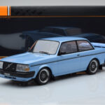 Volvo 240 Turbo Azul Claro IXO 1:18 - image 6 of 6