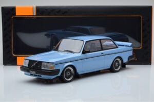 Volvo 240 Turbo Azul Claro IXO 1:18 18MCC090 Metal - imagen 6 de 6