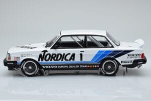 Volvo 240 Turbo Nordica #1 J. Cecotto / A. Olafsson ETCC Brno 1986 IXO 1:18 18RMC087 Metal - imagen 3 de 6