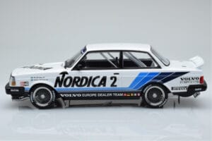 Volvo 240 Turbo Nordica #2 U. Granberg / T. Lindstrom ETCC Brno 1986 IXO 1:18 18RMC088 Metal - imagen 3 de 6
