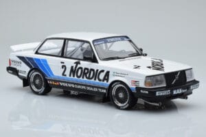 Volvo 240 Turbo Nordica #2 U. Granberg / T. Lindstrom ETCC Brno 1986 IXO 1:18 18RMC088 Metal - imagen 4 de 6