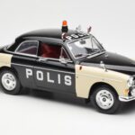 Volvo P121 Policía Revell 1:18 8904 - image 6 of 8