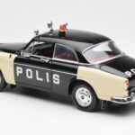 Volvo P121 Policía Revell 1:18 8904 - image 7 of 8