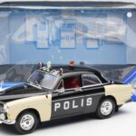 Volvo P121 Policía Revell 1:18 8904 - image 8 of 8