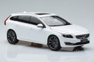 Volvo V60 D3 Crystal Blanco FAW 1:18 9430840 Metal - imagen 5 de 7