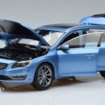 Volvo V60 D3 Power Azul FAW 1:18 9430839 Metal - image 2 of 7
