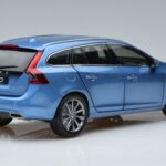 Volvo V60 D3 Power Azul FAW 1:18 9430839 Metal - image 3 of 7