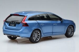 Volvo V60 D3 Power Azul FAW 1:18 9430839 Metal - imagen 3 de 7
