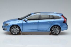 Volvo V60 D3 Power Azul FAW 1:18 9430839 Metal - imagen 4 de 7