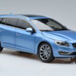 Volvo V60 D3 Power Azul FAW 1:18 9430839 Metal - image 5 of 7