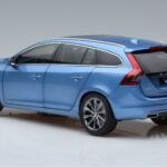 Volvo V60 D3 Power Azul FAW 1:18 9430839 Metal - image 6 of 7