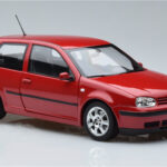 Volkswagen Golf Mk4 Rojo Norev 1:18 - image 5 of 7