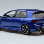 Volkswagen Golf Mk8 R Azul Otto 1:18 - image 5 of 6