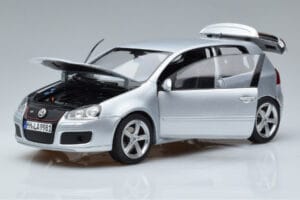 Volkswagen Golf GTI Mk5 Pirelli Edition Plata Norev 1:18 188425 Metal - imagen 2 de 7