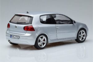 Volkswagen Golf GTI Mk5 Pirelli Edition Plata Norev 1:18 188425 Metal - imagen 3 de 7
