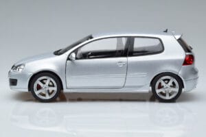 Volkswagen Golf GTI Mk5 Pirelli Edition Plata Norev 1:18 188425 Metal - imagen 4 de 7