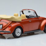 Volkswagen Beetle 1303 Descapotable Naranja Norev 1:18 - image 2 of 6
