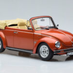 Volkswagen Beetle 1303 Descapotable Naranja Norev 1:18 - image 4 of 6