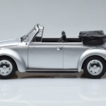 Volkswagen Beetle 1303 Cabriolet Plateado Norev 1:18 - image 3 of 6