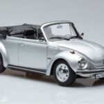Volkswagen Beetle 1303 Cabriolet Plateado Norev 1:18 - image 4 of 6