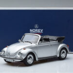 Volkswagen Beetle 1303 Cabriolet Plateado Norev 1:18 - image 6 of 6