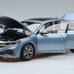 Volkswagen Passat B8 Azul FAW 1:18 ZVF000003A Metal - image 2 of 7